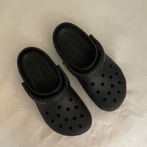 Black crocs (no gibbets come with the crocs)